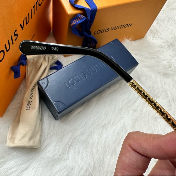 Louis Vuitton Sunglasses - Picture 5 of 7